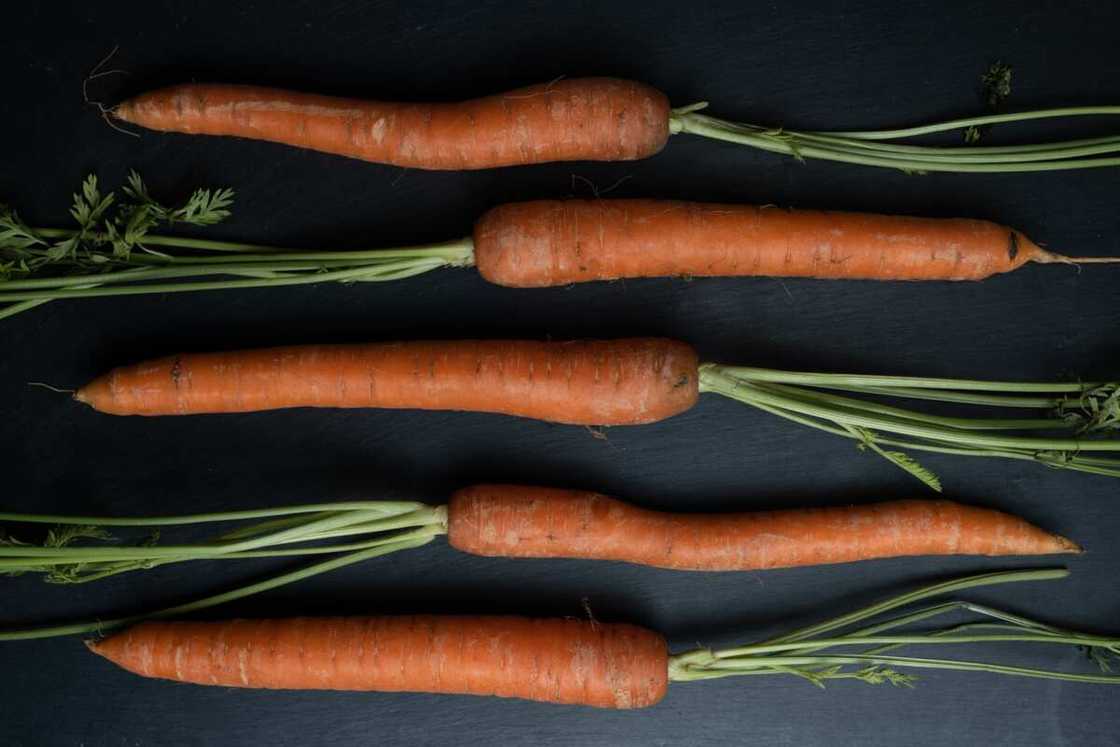 Carrot oil for skin lightening