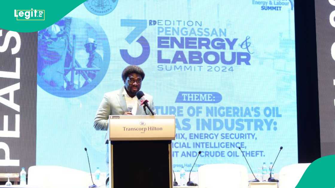 PENGASSAN ta ce Dangote ne ke son lalata tattalin arziki ta hanyar korar ma'aikatan Najeriya PENGASSAN ta ce Dangote ne ke son lalata tattalin arziki ta hanyar korar ma'aikatan Najeriya