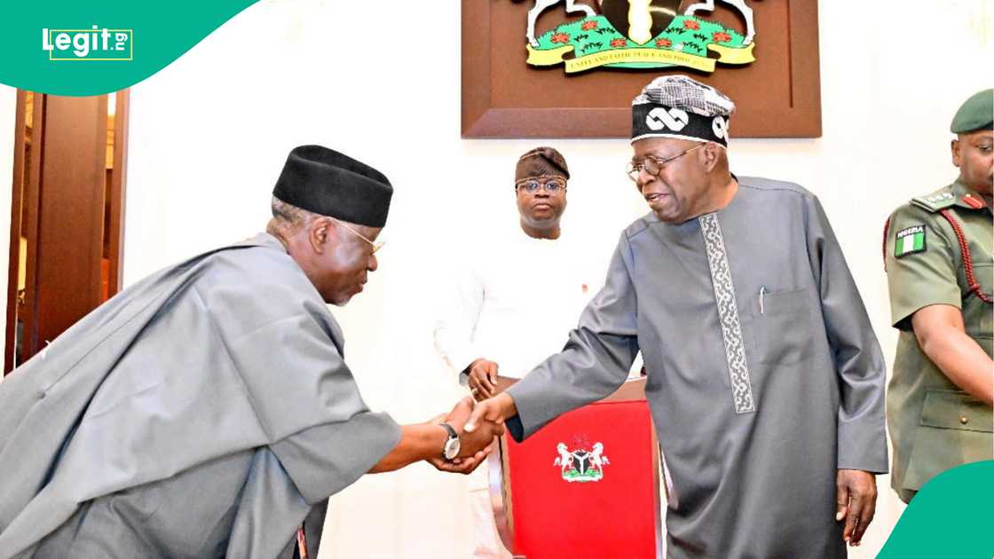 Shugaba Tinubu ya ce ba zai iya ba kowa mukami ba Shugaba Tinubu ya ce ba zai iya ba kowa mukami ba