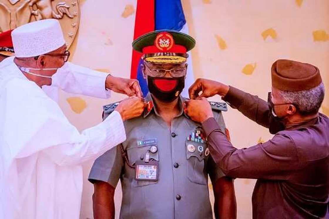 Da duminsa: Hotunan Buhari yana kawata sabon COAS, yana jagorantar FEC a Aso Villa