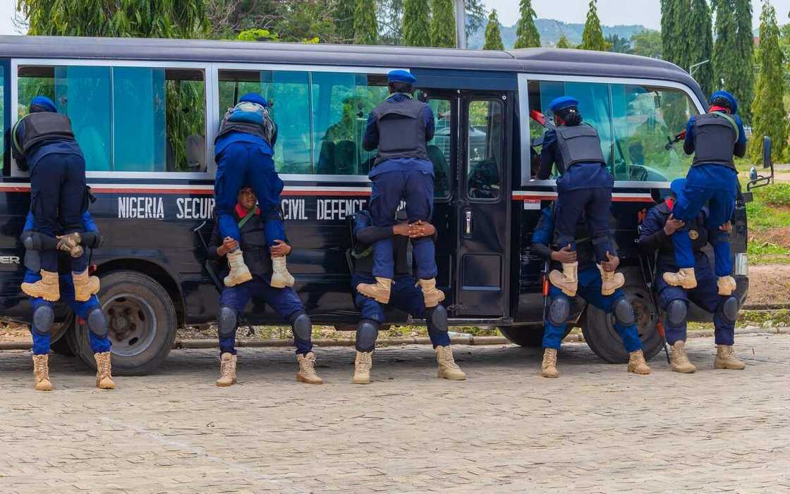 NSCDC ta gabatar da tawagar dakarun mata zalla da za su yi yaki da masu garkuwa NSCDC ta gabatar da tawagar dakarun mata zalla da za su yi yaki da masu garkuwa