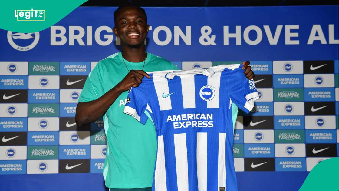 Zadok Yohanna with Brighton & Hove Albion shirt after signing his contract. Photo by Brighton & Hove Albion