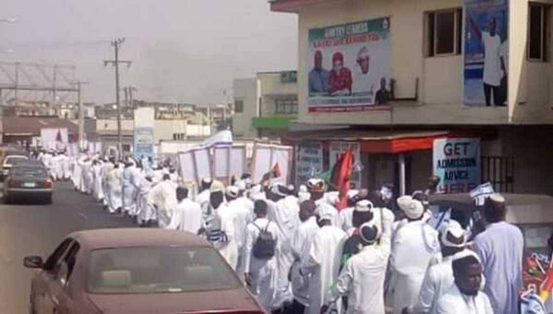 Daruruwan Yahudawa sun gudanar da zanga-zanga a jihar Abia, hotuna Daruruwan Yahudawa sun gudanar da zanga-zanga a jihar Abia, hotuna