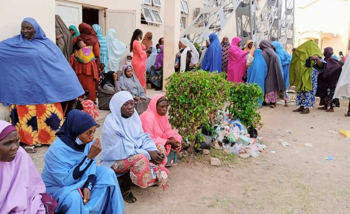 Akwai sama-da-fadi, son kai da babakere wajen rabon N20,000 na Buhari Akwai sama-da-fadi, son kai da babakere wajen rabon N20,000 na Buhari