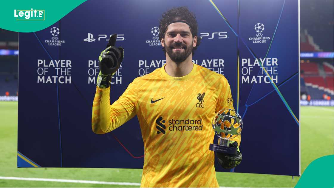 Alisson Becker, Liverpool, Paris Saint-Germain, Parc des Princes, Paris, UEFA Champions League. Alisson Becker, Liverpool, Paris Saint-Germain, Parc des Princes, Paris, UEFA Champions League.