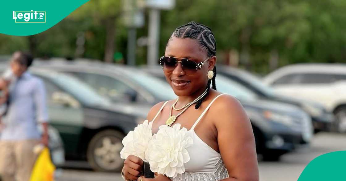 Ashabi Simple and Portable display PDA as they step out on date. Ashabi Simple and Portable display PDA as they step out on date.