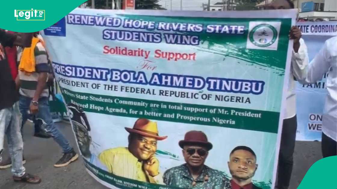 Shugaban APC da aka tsige ya jagoranci gangamin nuna goyon baya ga Tinubu Shugaban APC da aka tsige ya jagoranci gangamin nuna goyon baya ga Tinubu