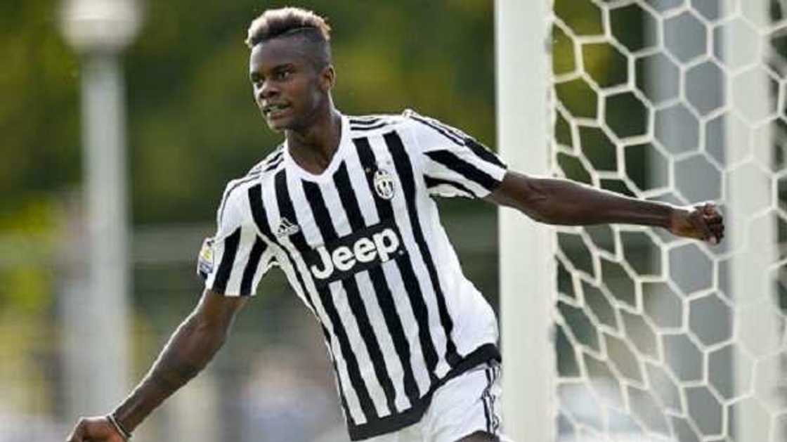 Da dumi dumi: Dan kwallon Najeriya ya kamu da cutar Coronavirus Da dumi dumi: Dan kwallon Najeriya ya kamu da cutar Coronavirus