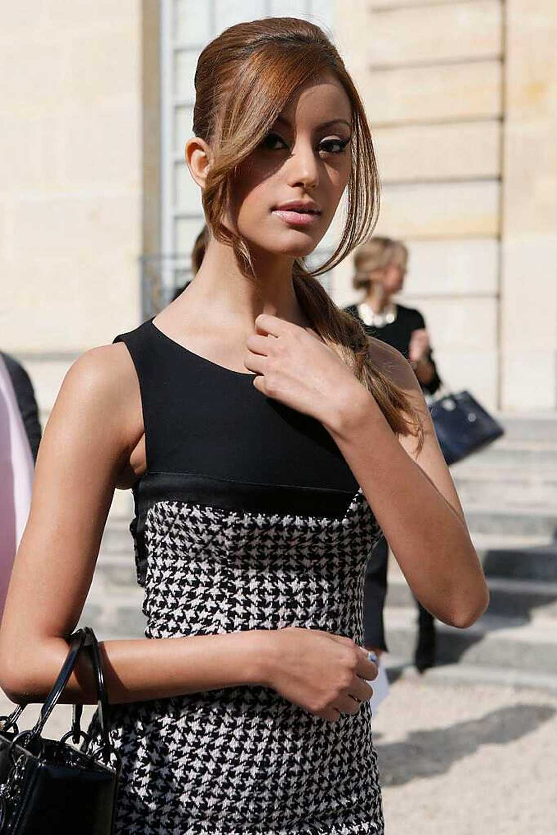 Zahia Dehar avant les rumeurs de chirurgie Zahia Dehar avant les rumeurs de chirurgie