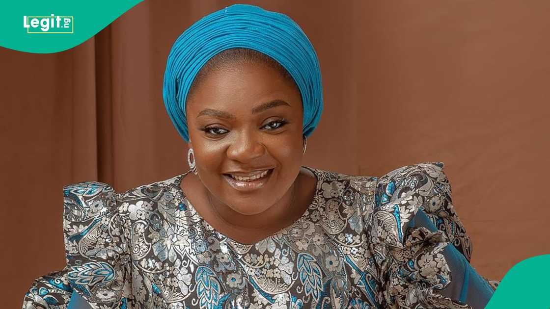 Drama erupt at burial of singer Omije Ojumi, fans react Drama erupt at burial of singer Omije Ojumi, fans react