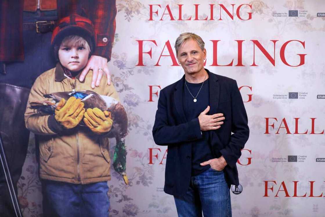 Viggo Mortensen pose lors d'un photocall pour le film "Falling" à l'hôtel De Rome le 21 octobre 2020 à Berlin, en Allemagne. (Photo de Franziska Krug) Viggo Mortensen pose lors d'un photocall pour le film "Falling" à l'hôtel De Rome le 21 octobre 2020 à Berlin, en Allemagne. (Photo de Franziska Krug)