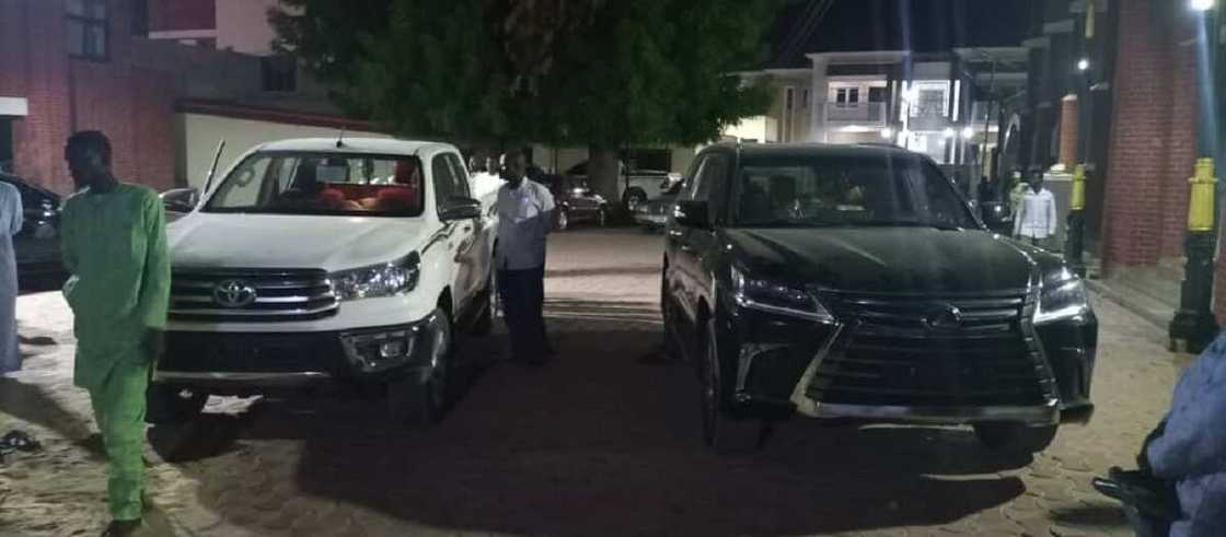 Hotunan tsula-tsulan motocin zamani da Zulum ya mika ga sabon Shehun Borno