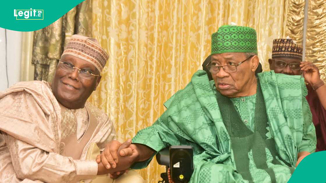 Atiku Abubakar meets families and survivors of 37 artisanal miners who died in NSCDC custody during a visit to Minna, Niger State.