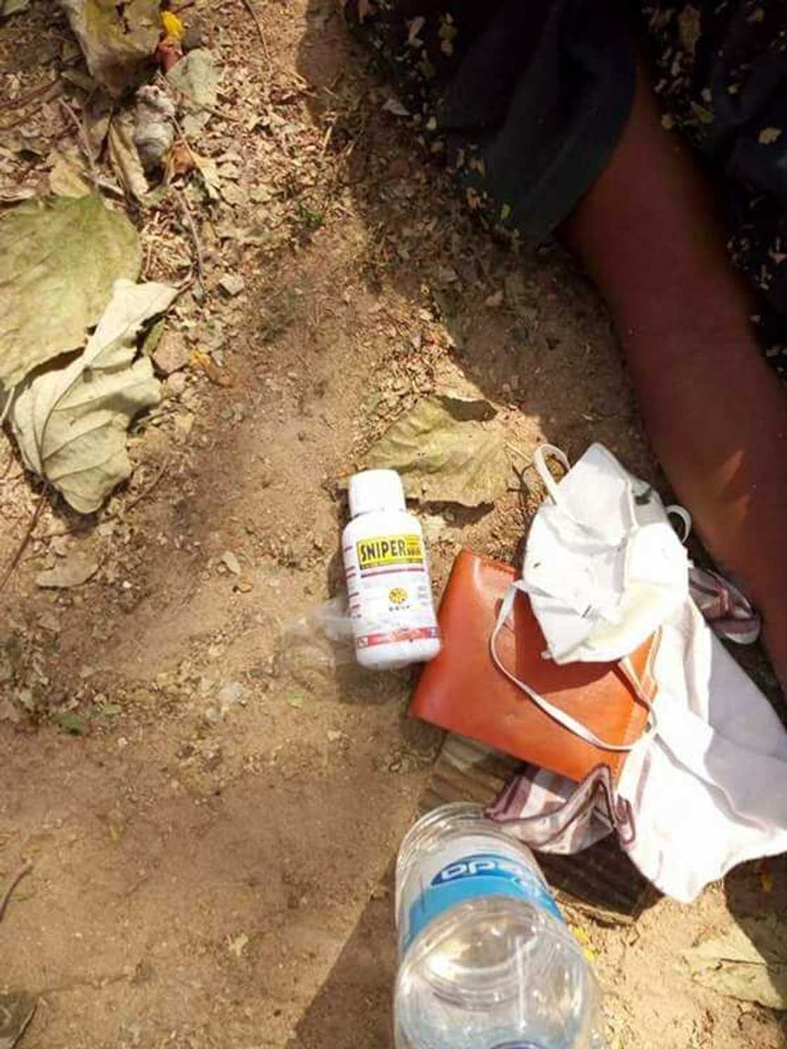 Magidanci ya kwankwadi 'sinper' bayan ya kama matarsa turmi da tabarya da tsohon saurayin ta Magidanci ya kwankwadi 'sinper' bayan ya kama matarsa turmi da tabarya da tsohon saurayin ta