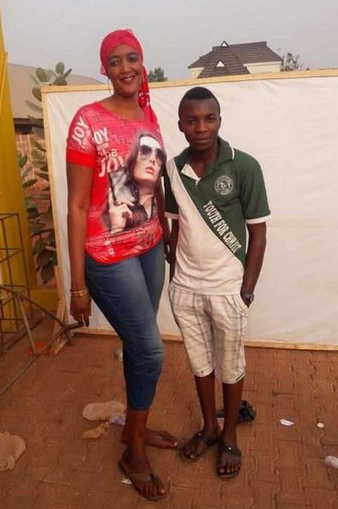 Nigerian tallest woman Nigerian tallest woman