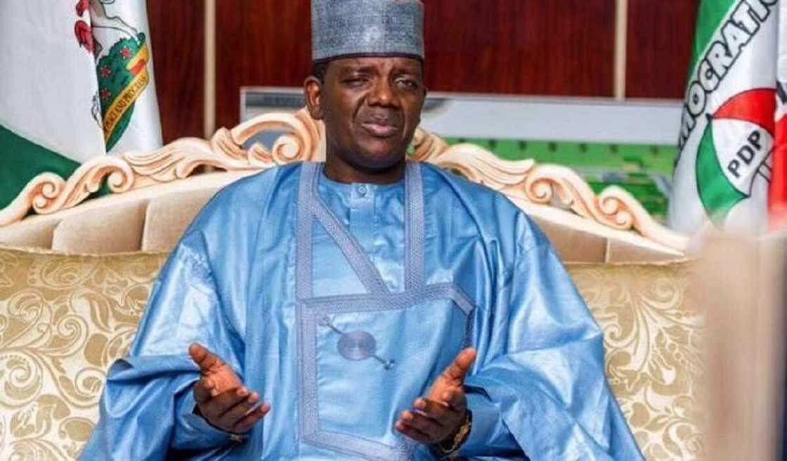 Tsaro: Matawalle ya saka wa sarakunan gargajiya da wasu shugabanni sabon takunkumi Tsaro: Matawalle ya saka wa sarakunan gargajiya da wasu shugabanni sabon takunkumi