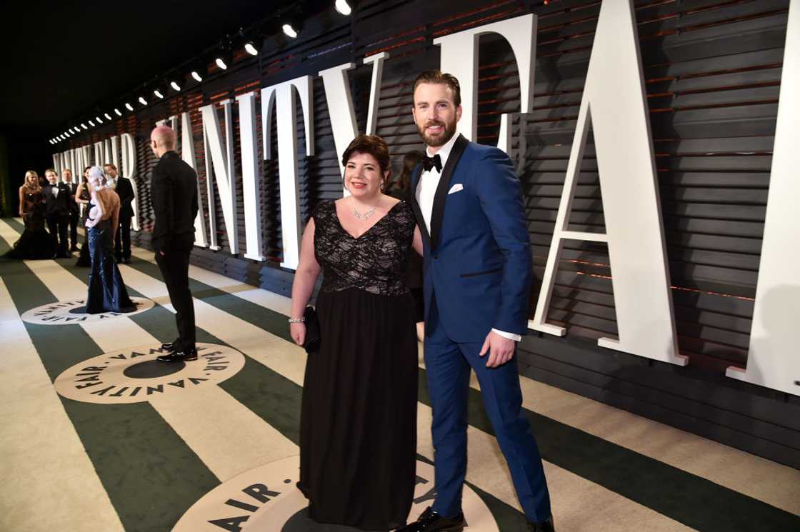 Shanna Evans and actor Chris Evans posing at the 2017 Vanity Fair Oscar Party Shanna Evans and actor Chris Evans posing at the 2017 Vanity Fair Oscar Party