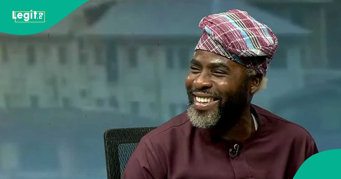 Olayinka Solomon’s husband sprays cash on Ibrahim Chatta at Iyalode premiere. Olayinka Solomon’s husband sprays cash on Ibrahim Chatta at Iyalode premiere.