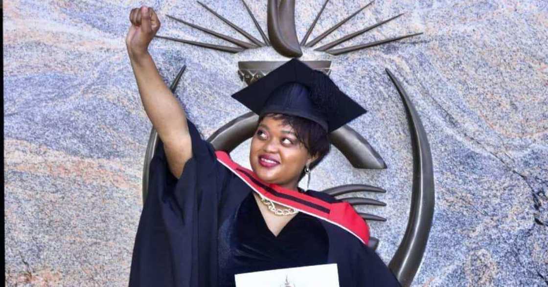 Varsity World, Woman, Bachelor of Law with Honours, Degree, Graduates, Mzansi, Facebook, Academic, Achievement Varsity World, Woman, Bachelor of Law with Honours, Degree, Graduates, Mzansi, Facebook, Academic, Achievement