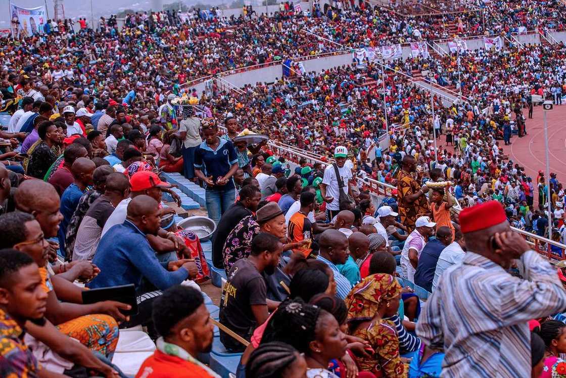 Mutane sunyi tururuwa zuwa wurin kaddamar da yakin neman zaben Buhari a Enugu, hotuna Mutane sunyi tururuwa zuwa wurin kaddamar da yakin neman zaben Buhari a Enugu, hotuna