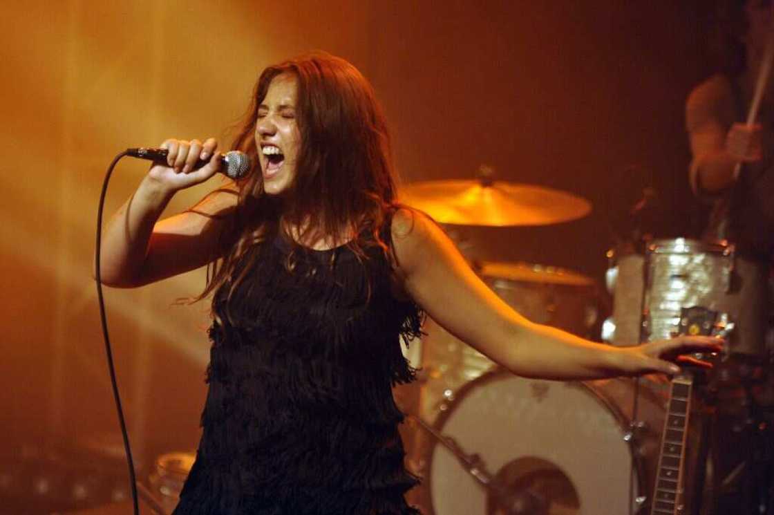 Izïa Higelin: biographie, compagnon, films, albums, photos Izïa Higelin: biographie, compagnon, films, albums, photos