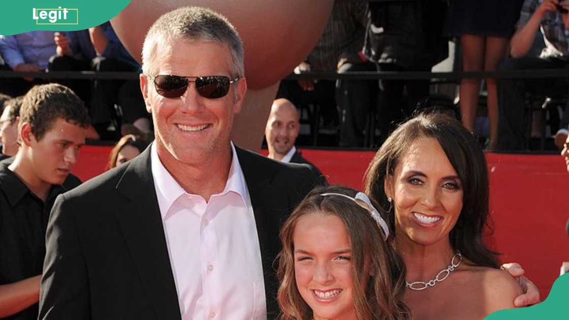 Brett Favre, wife Deanna Favre and daughter Breleigh Favre at the Nokia Theatre L.A. Live Brett Favre, wife Deanna Favre and daughter Breleigh Favre at the Nokia Theatre L.A. Live