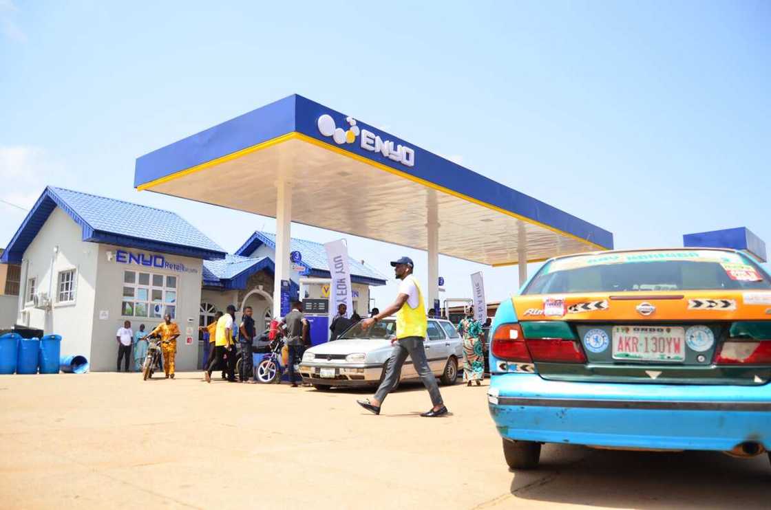 Enyo storms Akure and rewards indigenes with free fuel Enyo storms Akure and rewards indigenes with free fuel