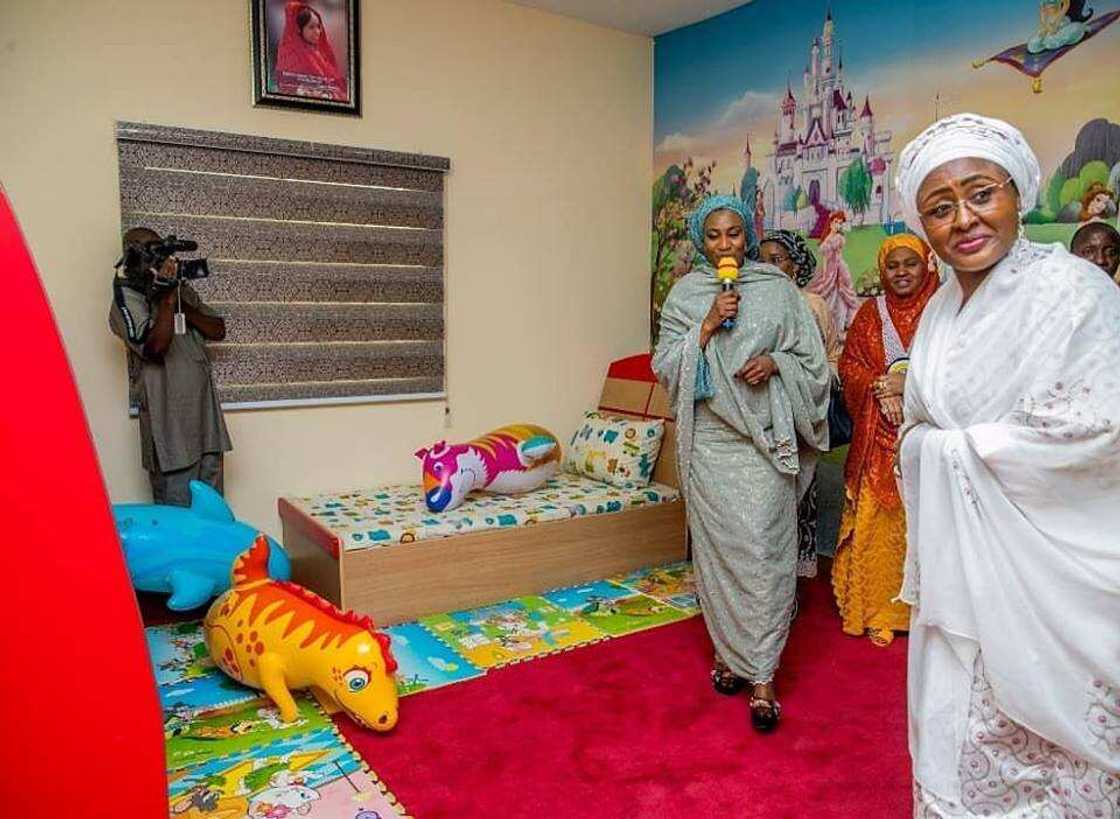 Baya goya marayu: Uwargidar gwamnan jahar Borno ta gina ma marayu wata katafariyar makaranta Baya goya marayu: Uwargidar gwamnan jahar Borno ta gina ma marayu wata katafariyar makaranta