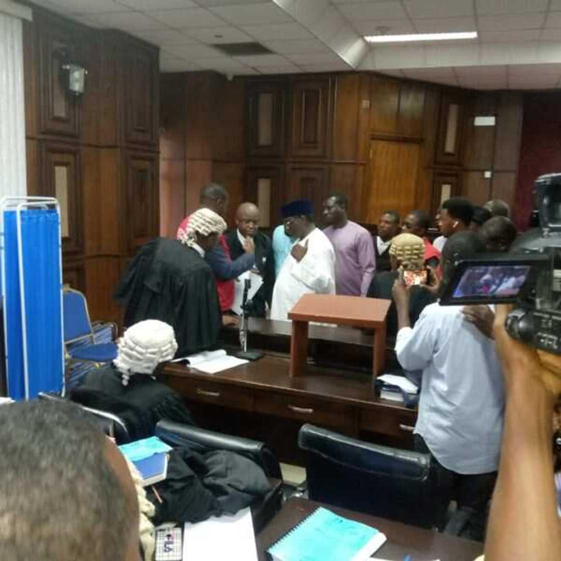 Maina zai cigaba da zama a Kurkuku, ya gaza cika sharrudan beli Maina zai cigaba da zama a Kurkuku, ya gaza cika sharrudan beli