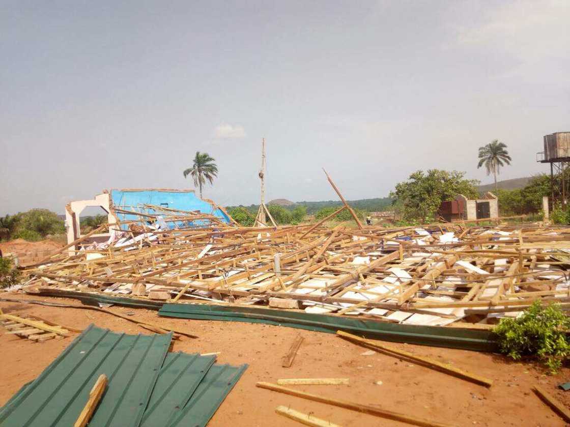 Wata Iska mai karfin gaske ta kashe mutane 2 a Taraba, ta lalata gidaje 500 Wata Iska mai karfin gaske ta kashe mutane 2 a Taraba, ta lalata gidaje 500