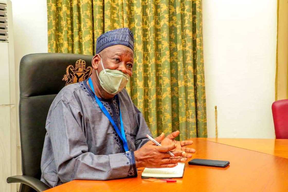 Kano: Ma'aikatan gwamnati sun yi sallah ba albashi, sun caccaki Ganduje Kano: Ma'aikatan gwamnati sun yi sallah ba albashi, sun caccaki Ganduje