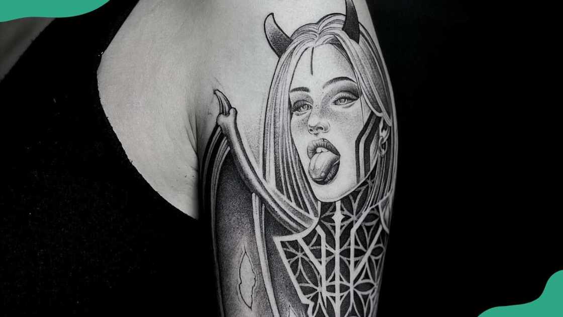 Black and white succubus Black and white succubus