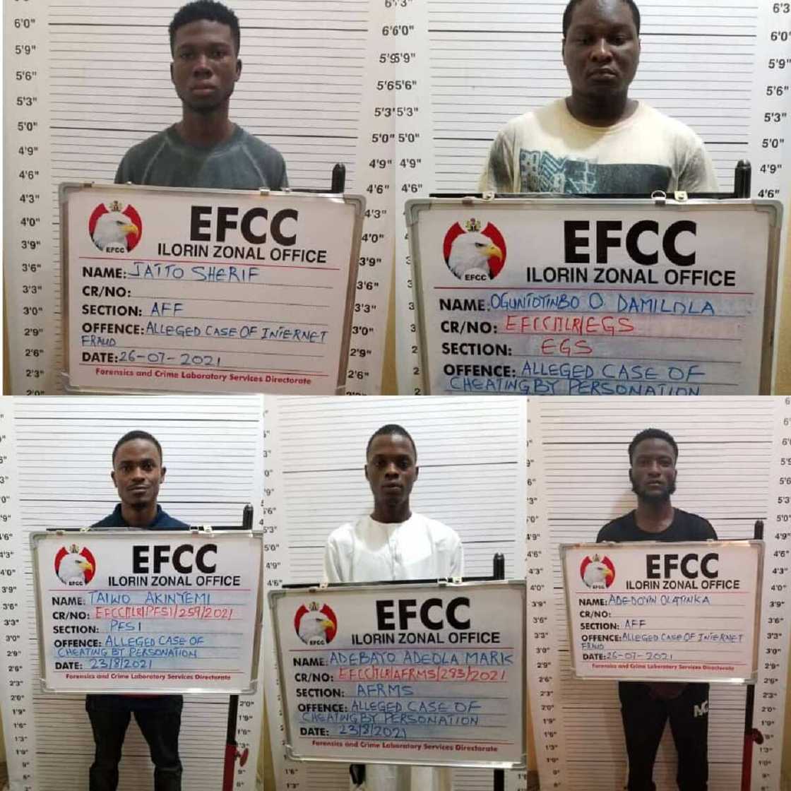 EFCC ta yi ram da matashi ɗan Nigeria mai amfani da sunan Mark Zuckerberg wurin damfara a intanet EFCC ta yi ram da matashi ɗan Nigeria mai amfani da sunan Mark Zuckerberg wurin damfara a intanet