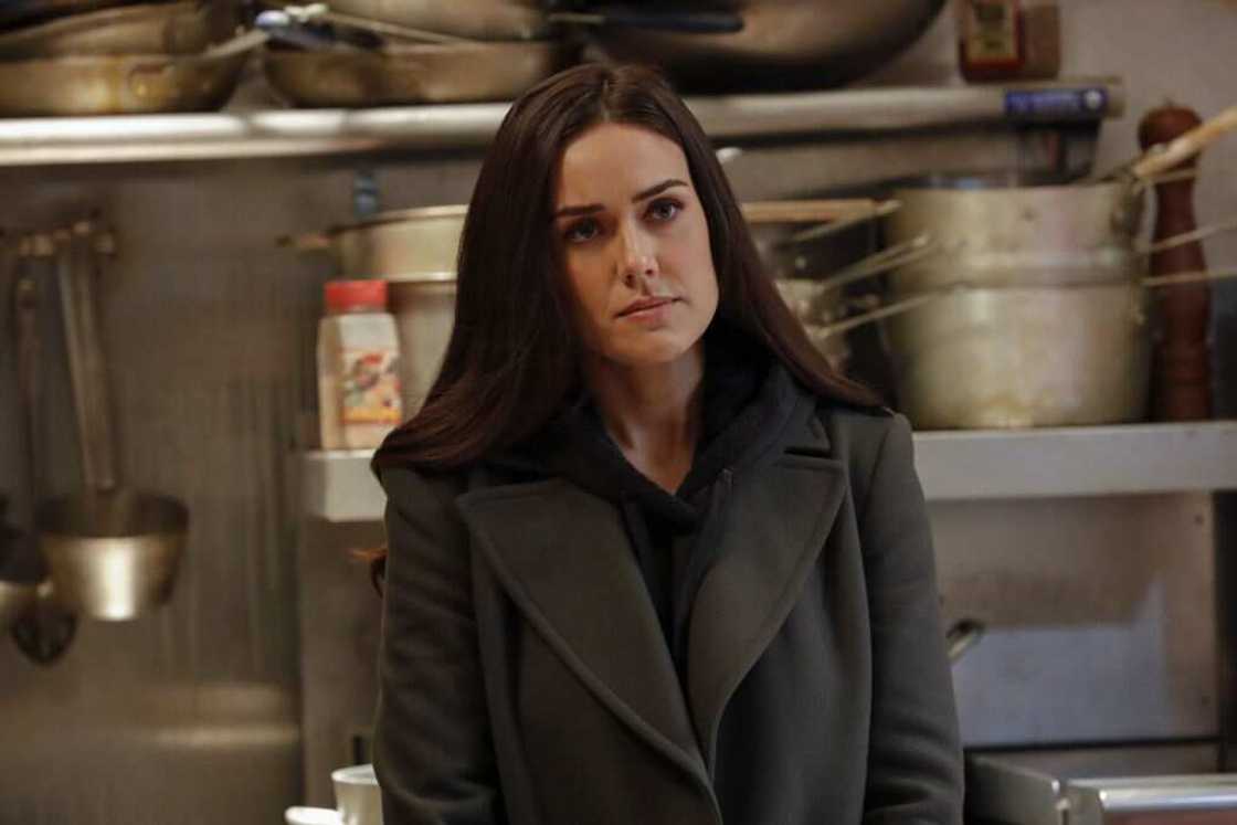 Megan Boone dans le rôle d'Elizabeth Keen Megan Boone dans le rôle d'Elizabeth Keen