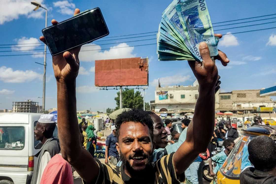 Sudanese call on the army-backed government to extend the deadline to exchange banknotes