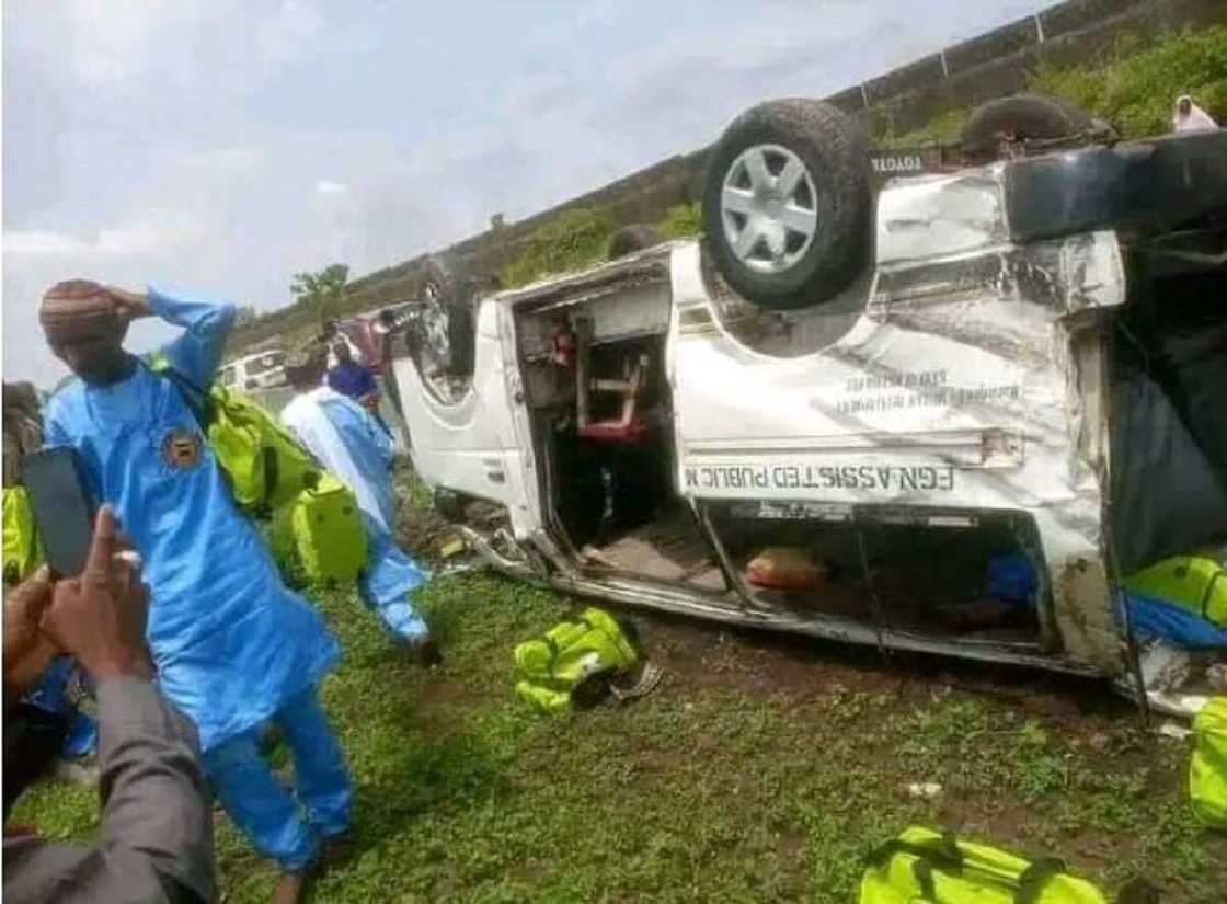 Mahahajjata sun yi hatsarin mota a hanyar zuwa Abuja Mahahajjata sun yi hatsarin mota a hanyar zuwa Abuja