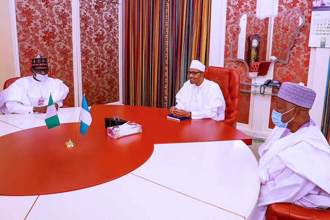 Buhari ya gana da GEJ, Bagudu, Badaru da Buni a Villa Buhari ya gana da GEJ, Bagudu, Badaru da Buni a Villa