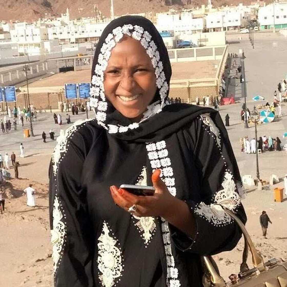 Hotuna: Tayi shigar kamala a Saudiyya, amma ta fidda tsiraicinta a Dubai - Mutane sun kalubalanci Sadiya Kabala