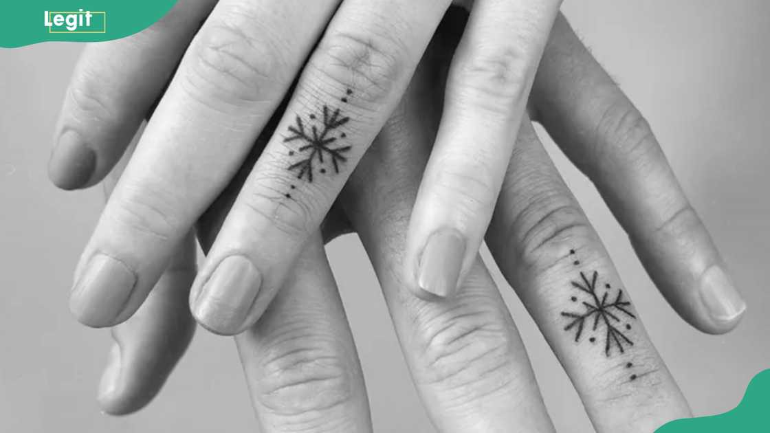 Snowflakes ring tattoo