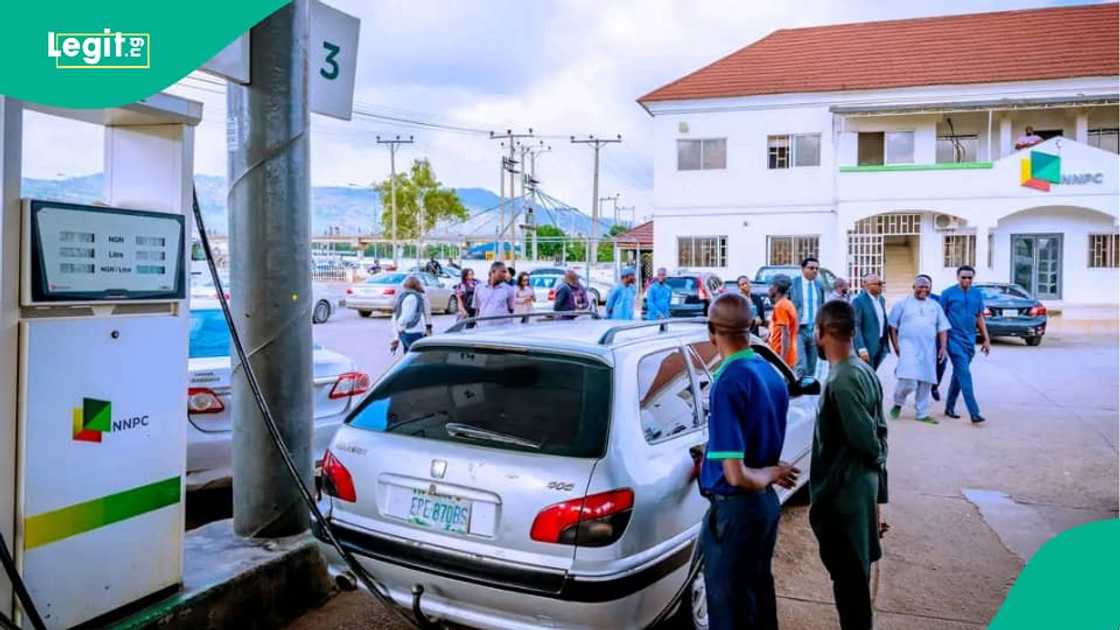 Likitoci da lauyoyi sun nemi gwamnatin tarayya ta jenye karin kudin fetur Likitoci da lauyoyi sun nemi gwamnatin tarayya ta jenye karin kudin fetur