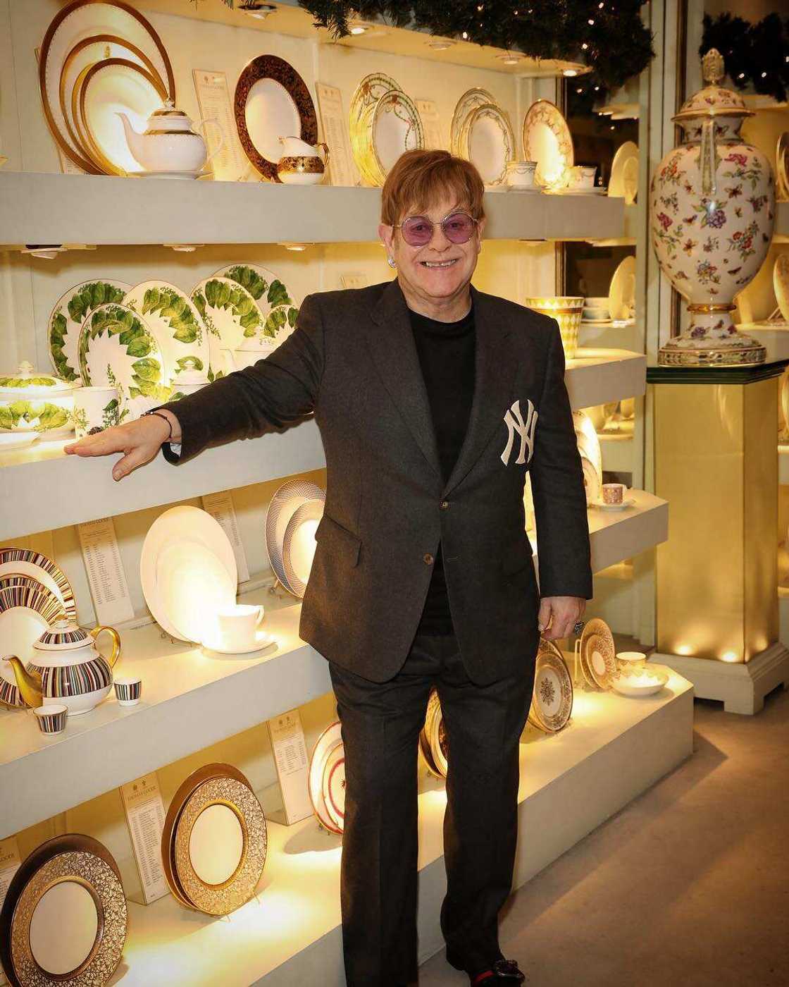 How tall is Elton John? How tall is Elton John?