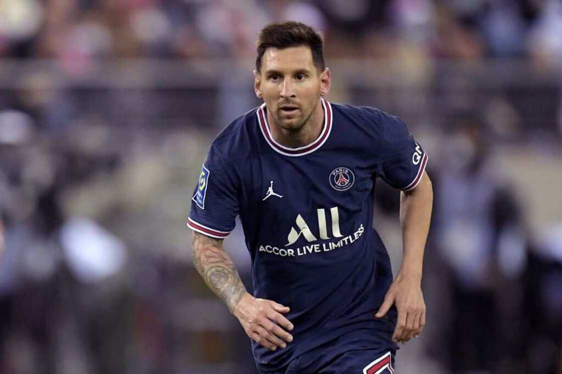Watch Lionel Messi REFUSE to swap shirts with Reims’ Van Bergen after PSG debut as winger reveals snub Watch Lionel Messi REFUSE to swap shirts with Reims’ Van Bergen after PSG debut as winger reveals snub