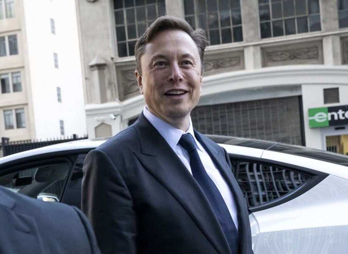 Elon Musk, Bernard Arnault, richest man Elon Musk, Bernard Arnault, richest man