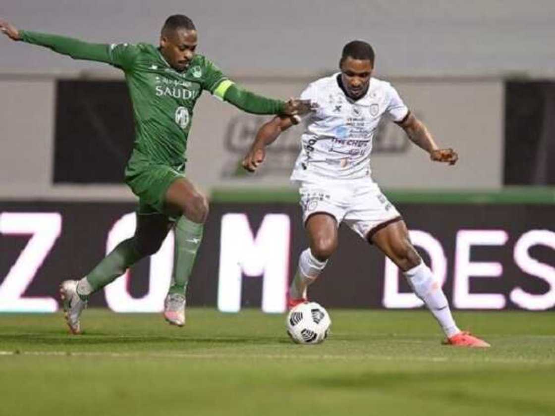 Former Man United striker eats popular Nigerian meal Amala, Gbegiri and Ewedu Former Man United striker eats popular Nigerian meal Amala, Gbegiri and Ewedu