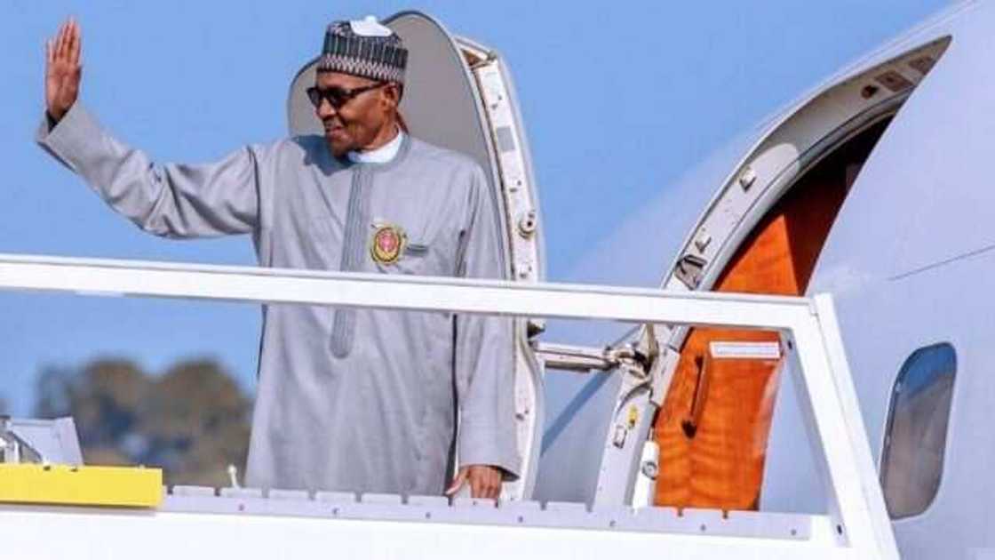 Lauya ya yi karar Buhari a kotu saboda yawan zuwa asibitocin waje da yake yi neman lafiya Lauya ya yi karar Buhari a kotu saboda yawan zuwa asibitocin waje da yake yi neman lafiya