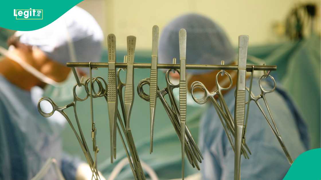 Mai jego ta yi magana kan yadda likita ya manta da almakashi a cikinta Mai jego ta yi magana kan yadda likita ya manta da almakashi a cikinta