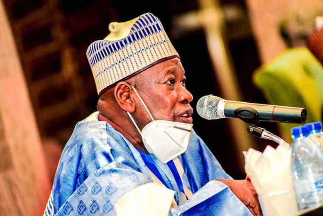 Gwamna Ganduje yayin zaman majalisar zartarwa na gwamnatinsa da aka gudanar a ranar Laraba, 15 ga watan Yulin 2020
Hoto daga fadar gwamnatin Kano Gwamna Ganduje yayin zaman majalisar zartarwa na gwamnatinsa da aka gudanar a ranar Laraba, 15 ga watan Yulin 2020
Hoto daga fadar gwamnatin Kano