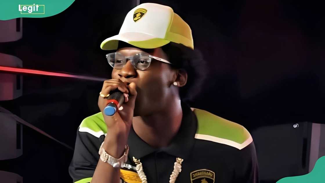 Seyi Vibez entertains an audience Seyi Vibez entertains an audience