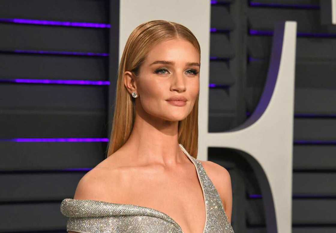 models with asymmetrical faces models with asymmetrical faces