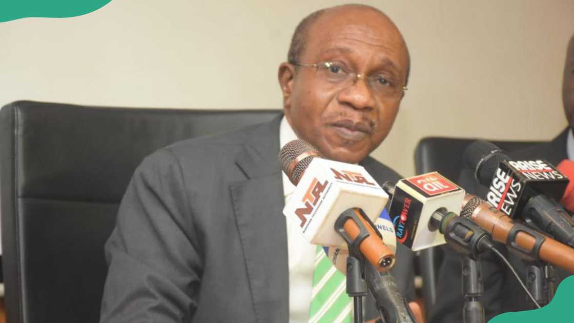 Godwin Emefiele addresses the media